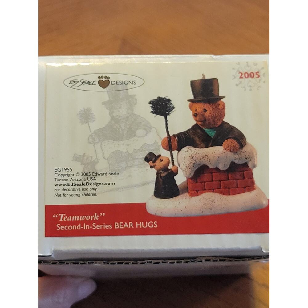Bear Hugs‎ Ed Seale Teamwork 2nd in Series 2005 Christmas Holiday Ornament